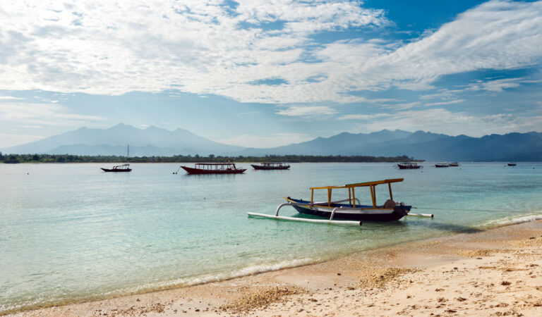 10 Pantai Ikonik Pulau Jawa Wajib Kunjung untuk Touring Motor